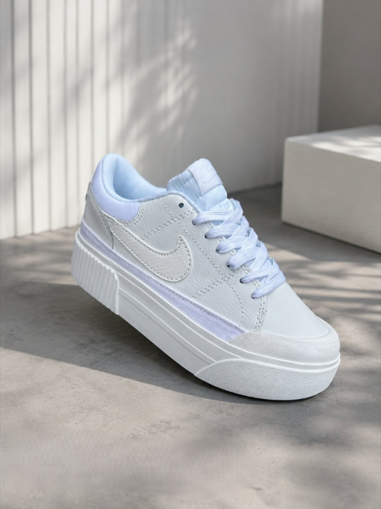 NIKE LEGACY COURT