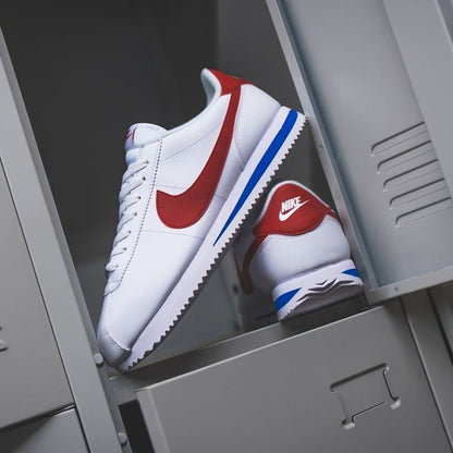 NIKE CLASSIC CORTEZ + CEPILLO LIMPIADOR + PAR DE MEDIAS
