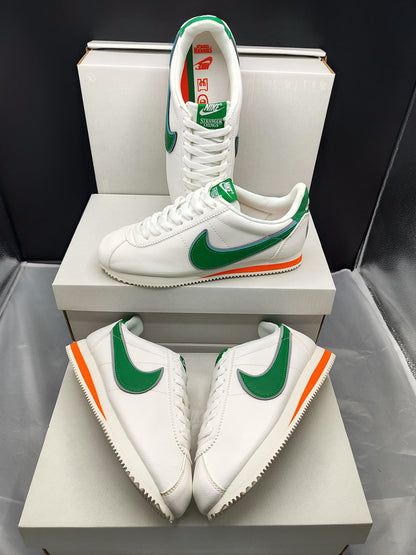 NIKE CLASSIC CORTEZ + CEPILLO LIMPIADOR + PAR DE MEDIAS