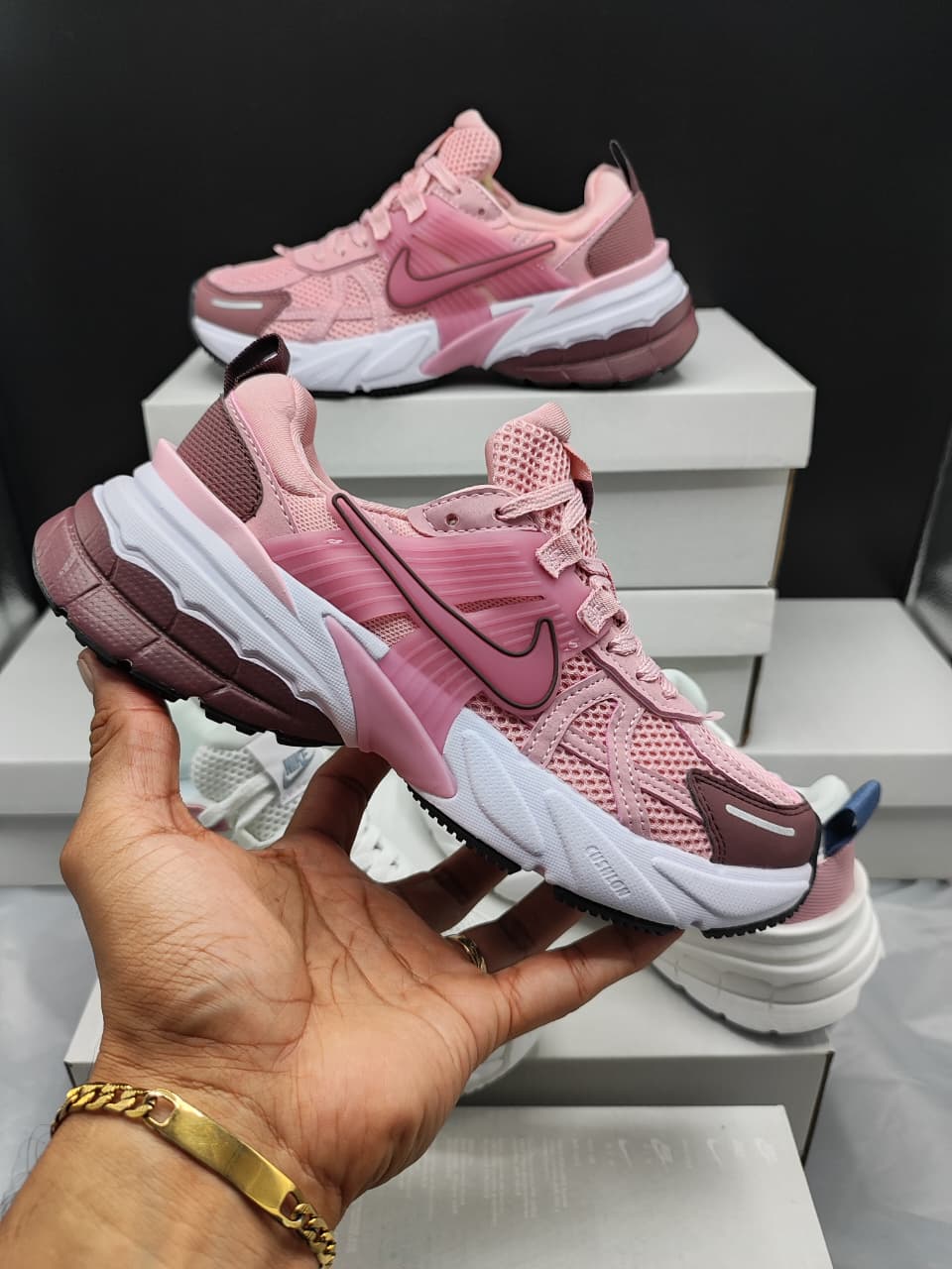NIKE V2K RUN