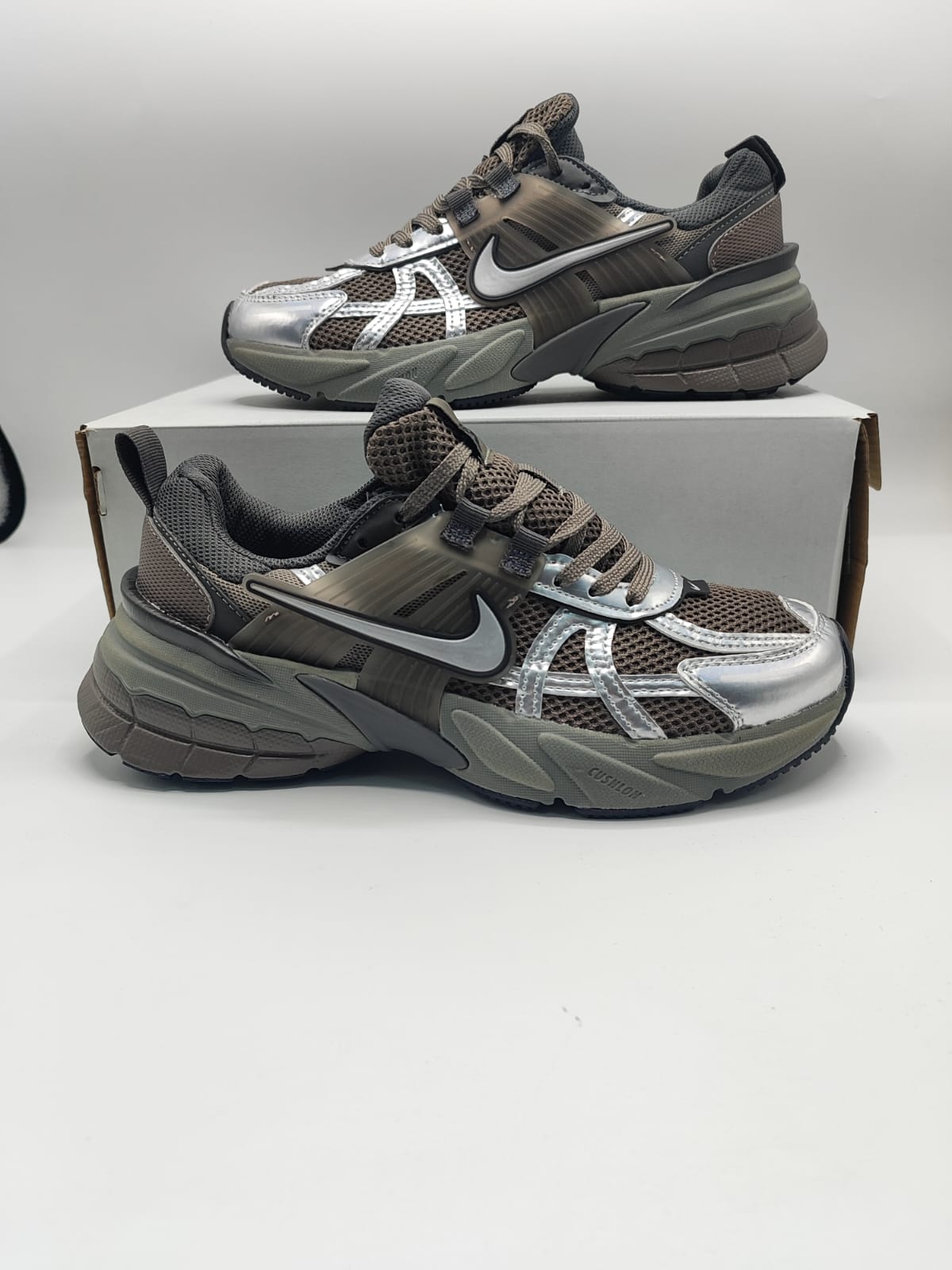 NIKE V2K RUN