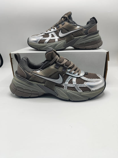 NIKE V2K RUN