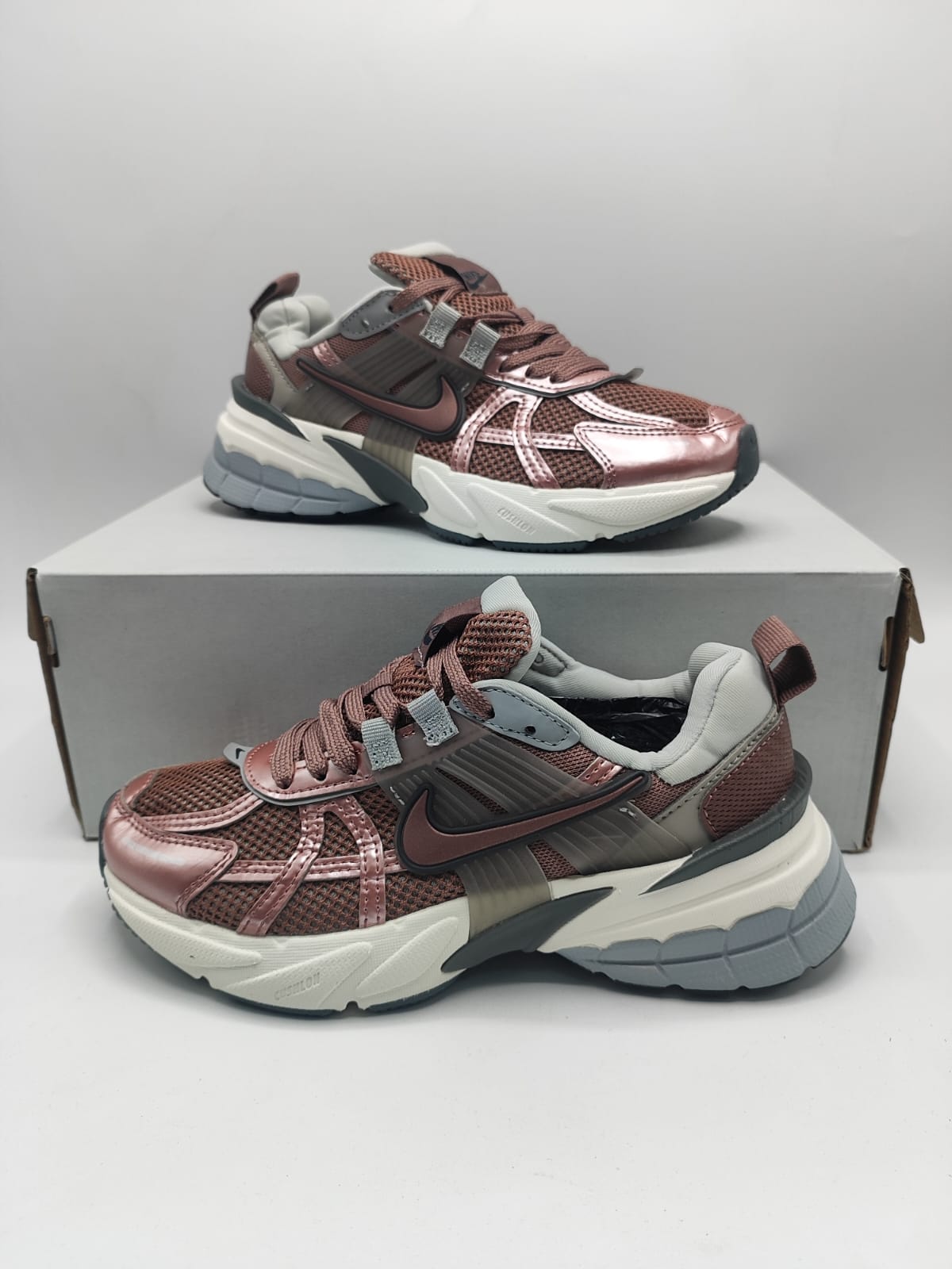 NIKE V2K RUN