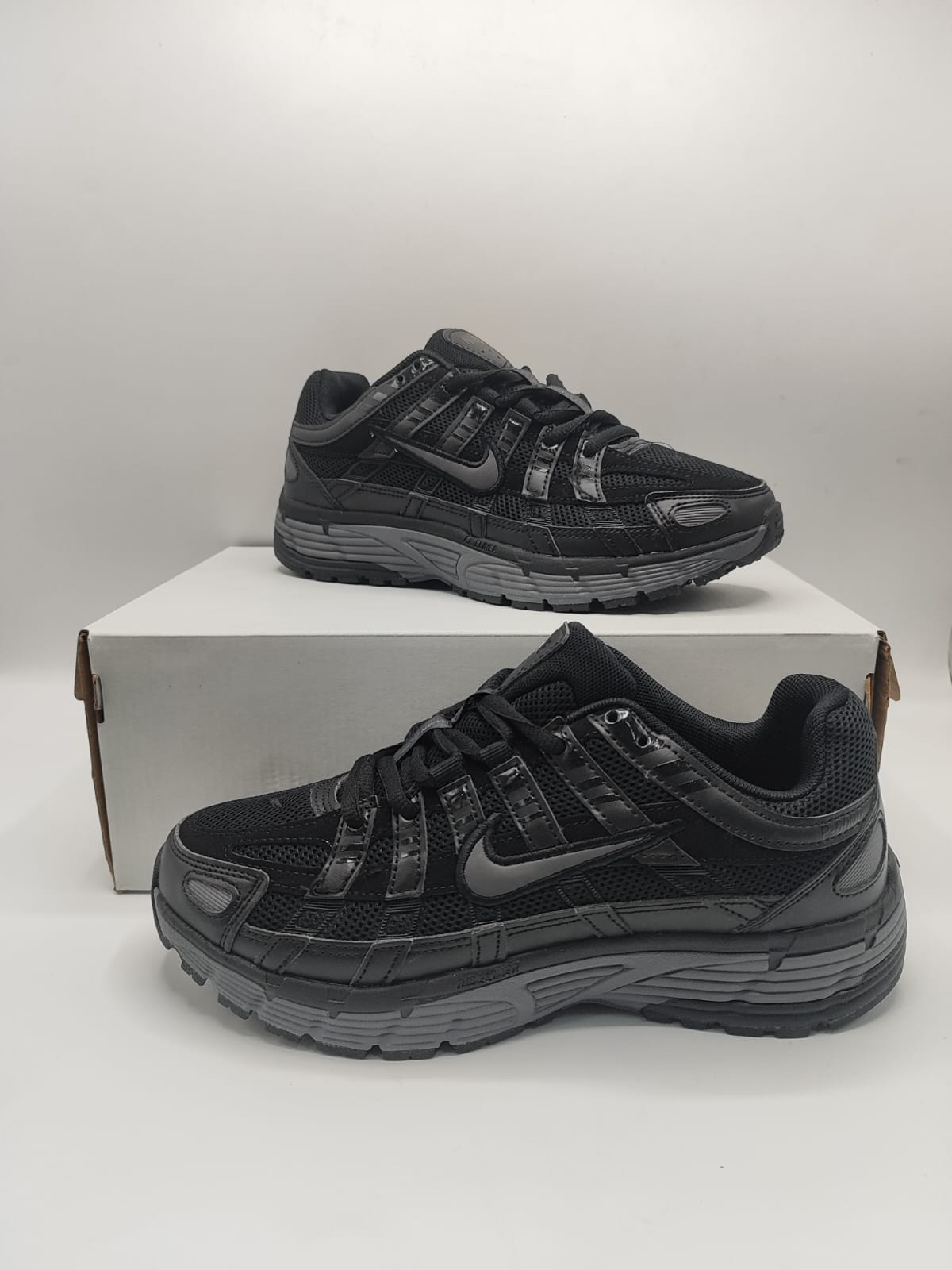 NIKE P-6000