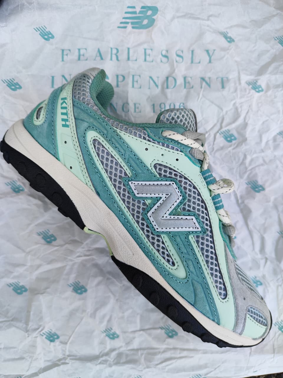 NEW BALANCE 204L