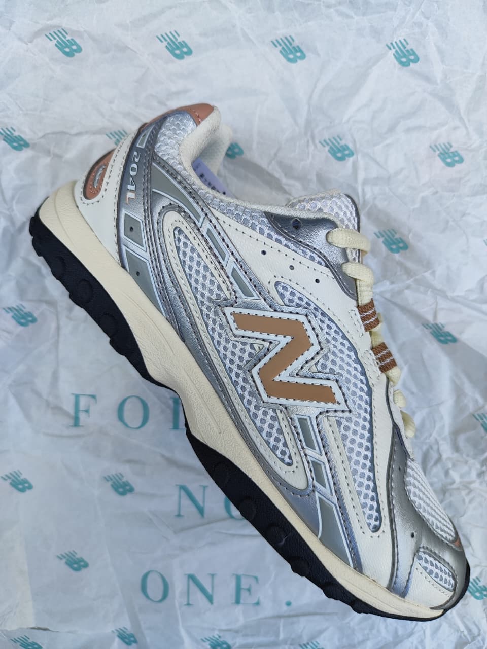 NEW BALANCE 204L