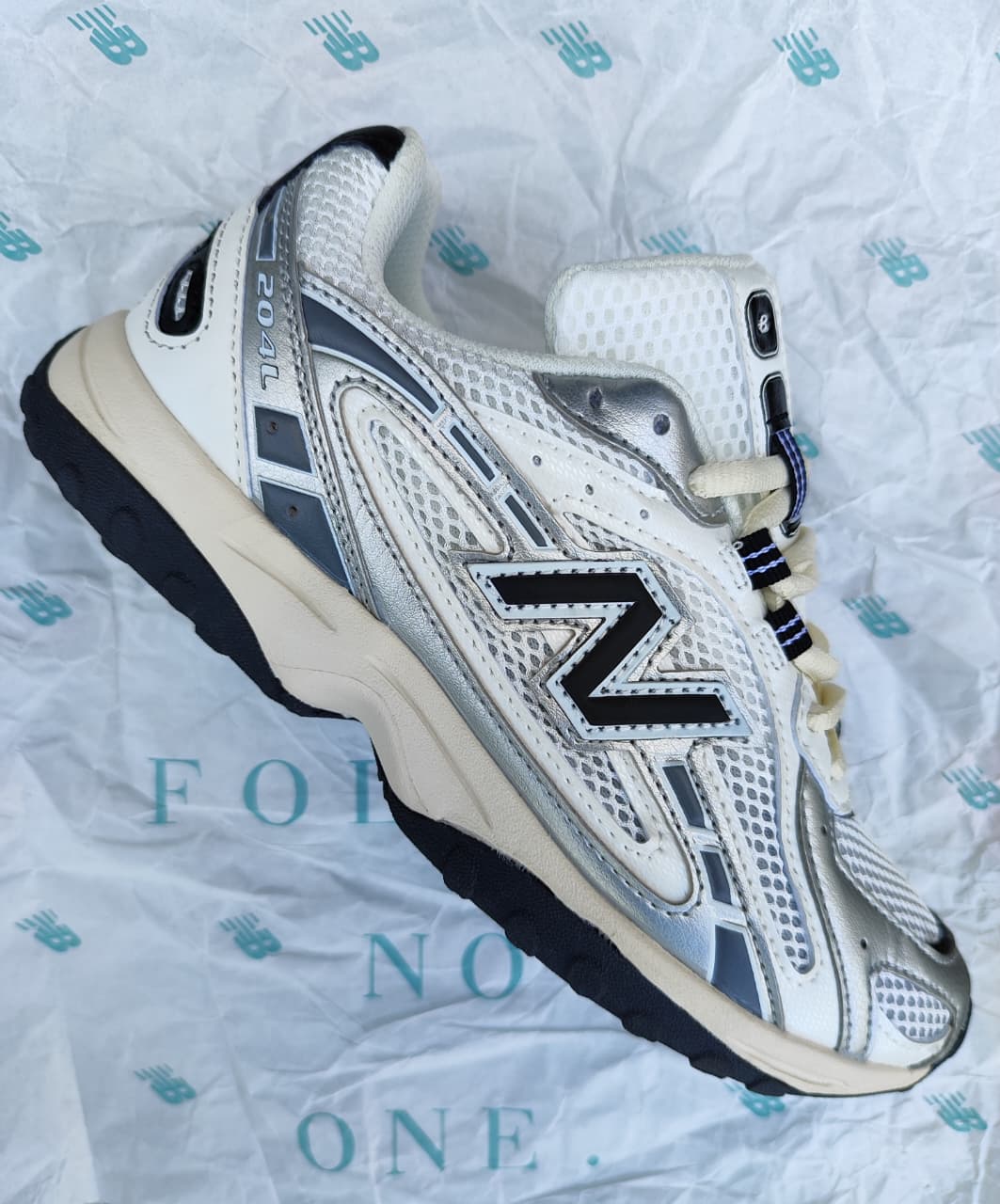 NEW BALANCE 204L